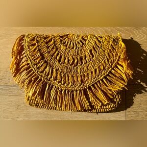 MAR Y SOL – Mia Handwoven Straw & Raffia Pouch ✨
New With Tags